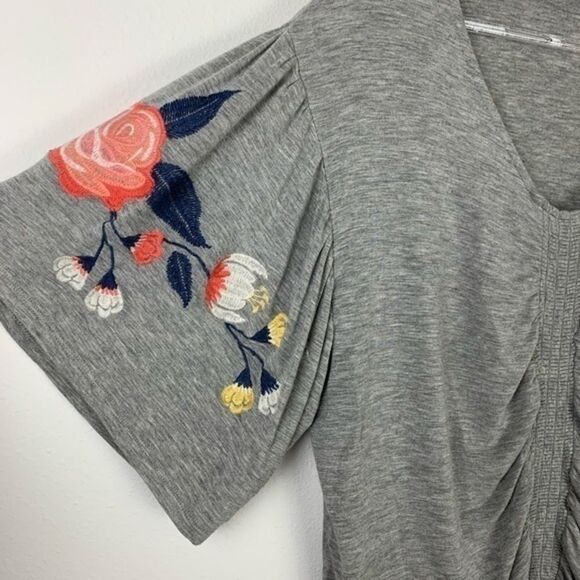 Coco + Jaimeson Embroidered Sleeve Top - Picture 3 of 5